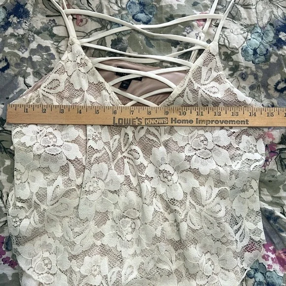 ⭐️ Express lace tank - Picture 3 of 6